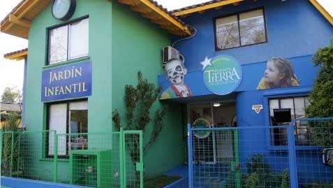 Nuestro Propósito | Fundación Planeta Tierra – Bienestar desde la infancia 4 Fachada del Jardín Infantil Planeta Tierra, sede Luis Pasteur en Vitacura, Santiago de Chile.