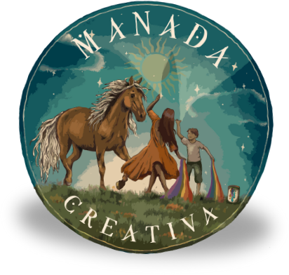 Qué hacemos en Fundación Planeta Tierra | Educación y Bienestar Infantil 2 Logo de Manada Creativa, proyecto terapéutico y educativo con caballos, arte y naturaleza para la infancia.