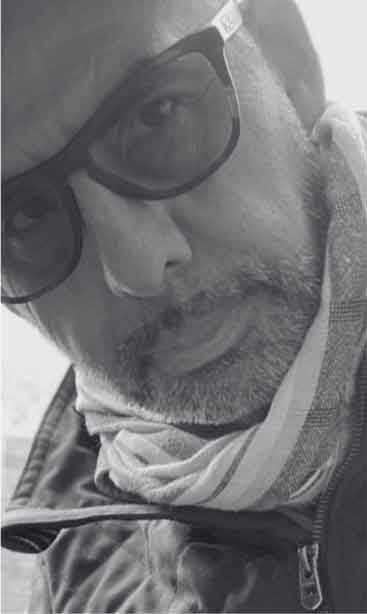 Retrato de Eduardo Vackflores, vicepresidente de la Fundación Planeta Tierra, publicista e ingeniero experto en tecnologías educativas