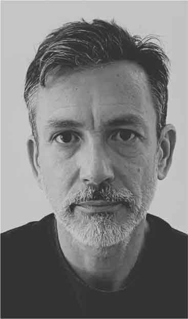 Retrato de Joaquín Vio, director de la Fundación Planeta Tierra, fotógrafo y artista visual enfocado en arte y conciencia ecológica